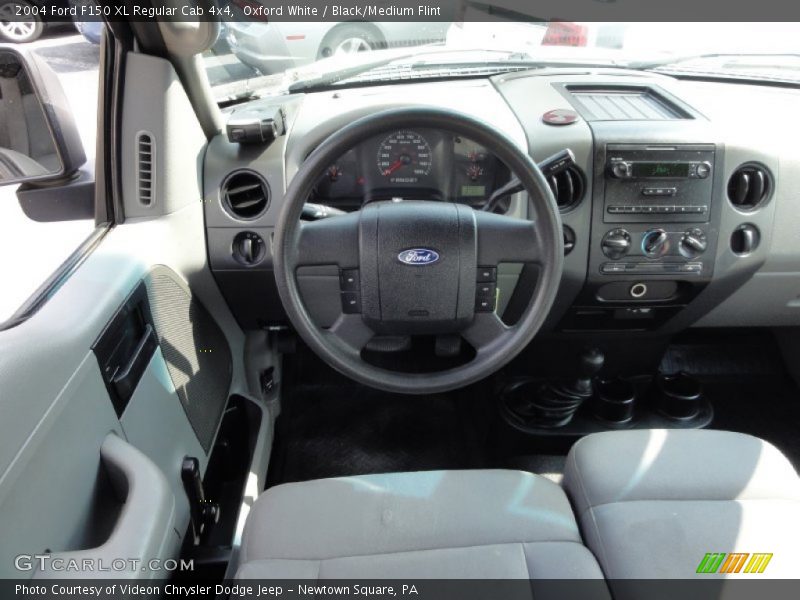 Oxford White / Black/Medium Flint 2004 Ford F150 XL Regular Cab 4x4