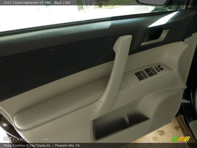 Black / Ash 2012 Toyota Highlander V6 4WD
