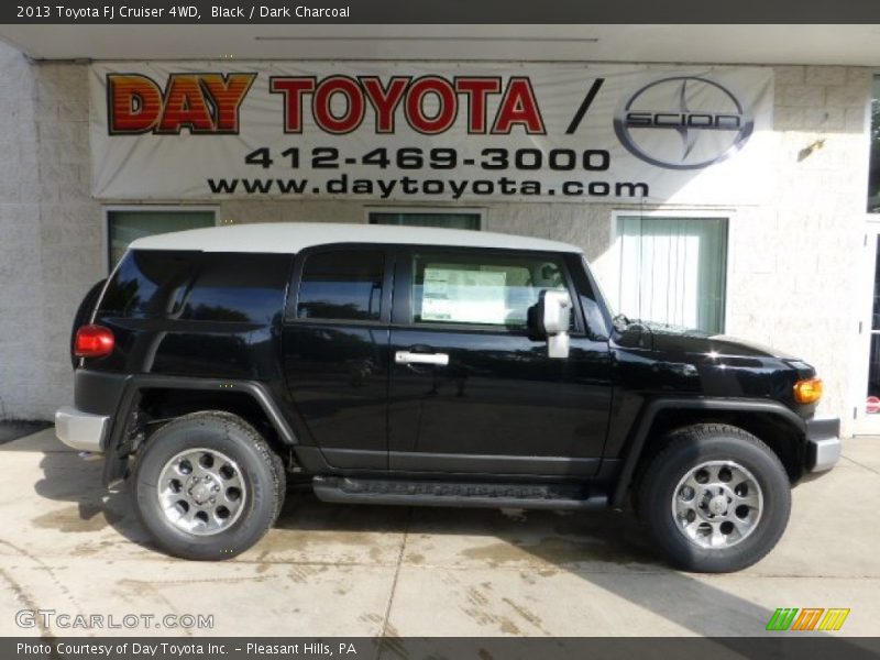 Black / Dark Charcoal 2013 Toyota FJ Cruiser 4WD