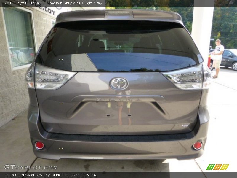 Predawn Gray Mica / Light Gray 2013 Toyota Sienna SE
