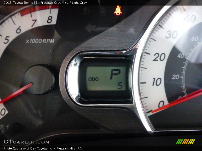 Predawn Gray Mica / Light Gray 2013 Toyota Sienna SE