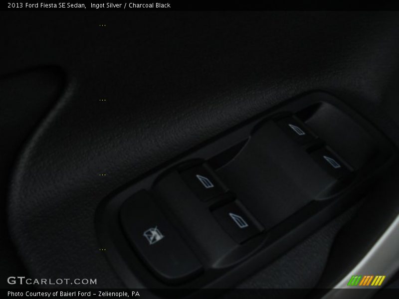 Ingot Silver / Charcoal Black 2013 Ford Fiesta SE Sedan