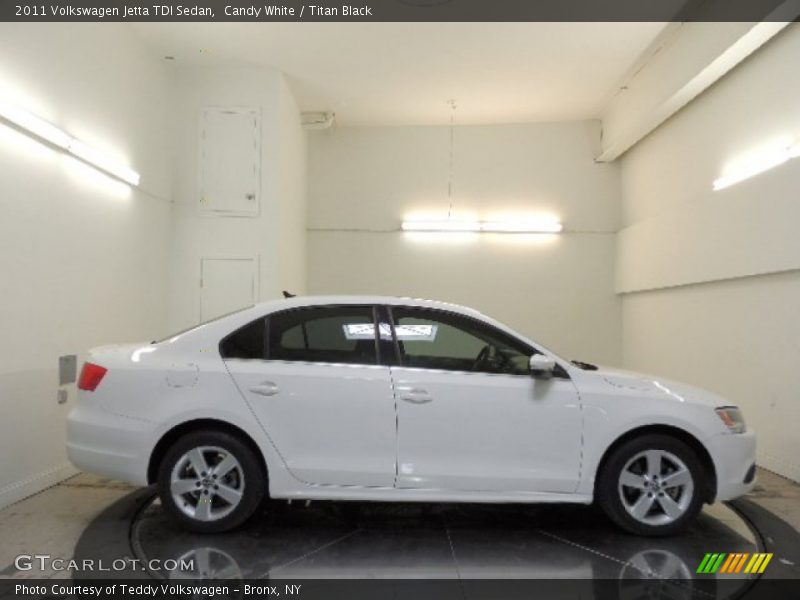 Candy White / Titan Black 2011 Volkswagen Jetta TDI Sedan