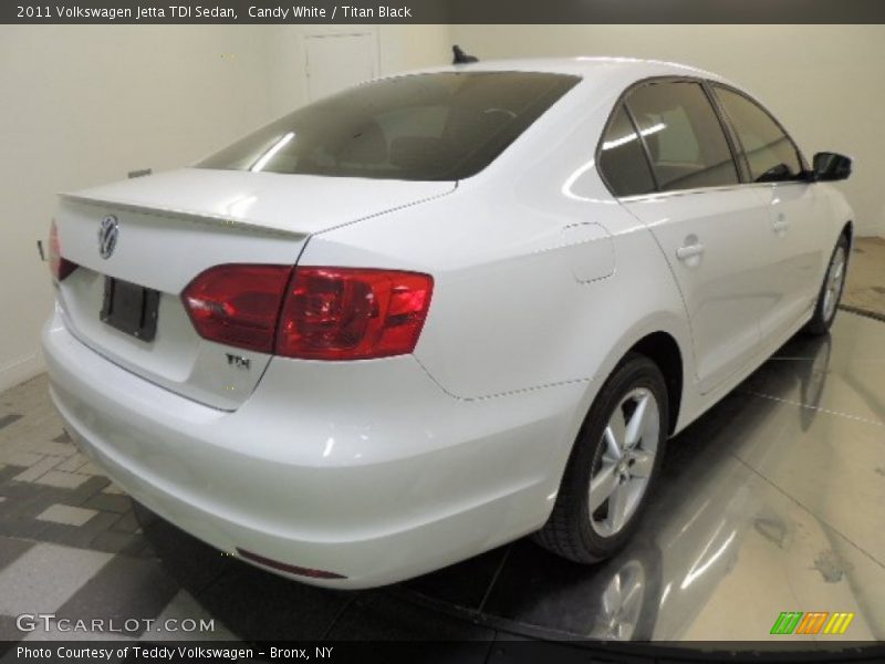 Candy White / Titan Black 2011 Volkswagen Jetta TDI Sedan