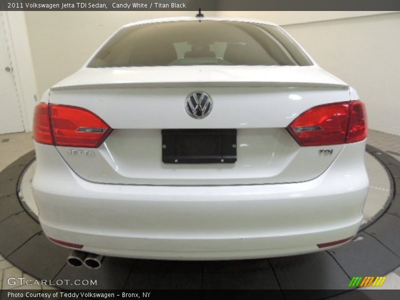 Candy White / Titan Black 2011 Volkswagen Jetta TDI Sedan