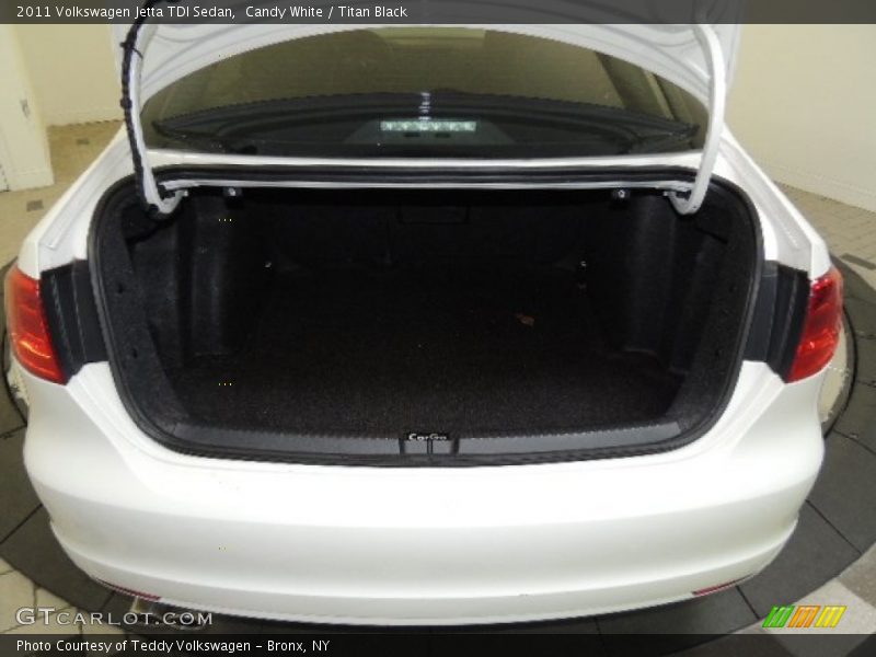 Candy White / Titan Black 2011 Volkswagen Jetta TDI Sedan