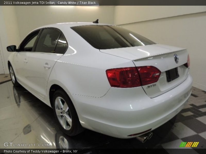 Candy White / Titan Black 2011 Volkswagen Jetta TDI Sedan