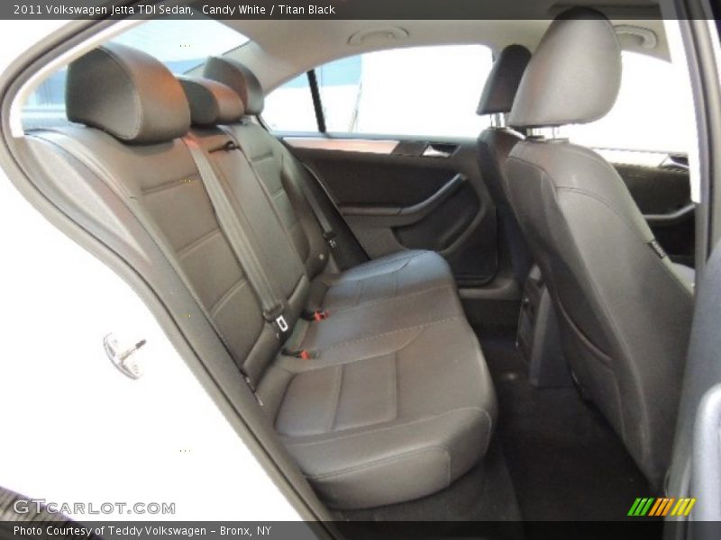 Candy White / Titan Black 2011 Volkswagen Jetta TDI Sedan
