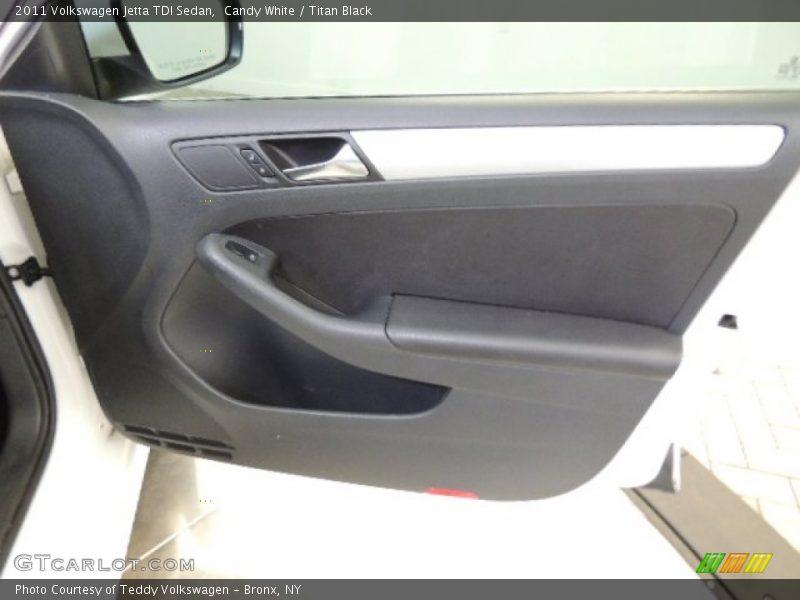 Candy White / Titan Black 2011 Volkswagen Jetta TDI Sedan