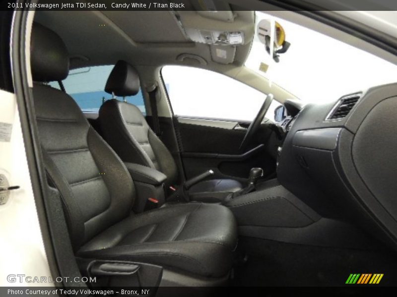 Candy White / Titan Black 2011 Volkswagen Jetta TDI Sedan