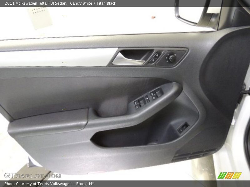 Candy White / Titan Black 2011 Volkswagen Jetta TDI Sedan