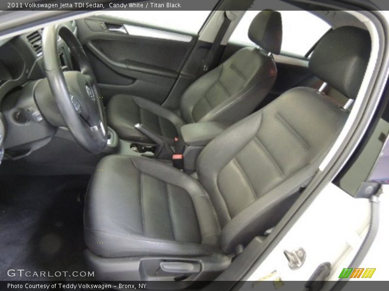 Candy White / Titan Black 2011 Volkswagen Jetta TDI Sedan