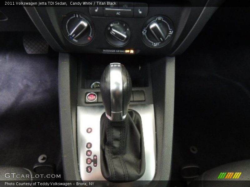 Candy White / Titan Black 2011 Volkswagen Jetta TDI Sedan