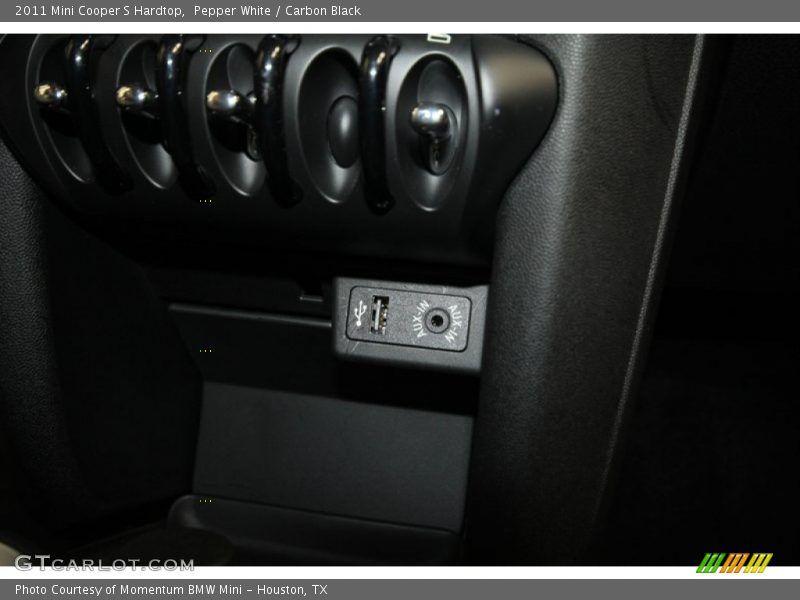 Pepper White / Carbon Black 2011 Mini Cooper S Hardtop