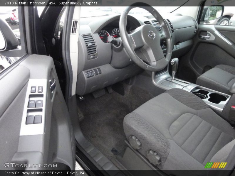 Graphite Interior - 2010 Pathfinder S 4x4 