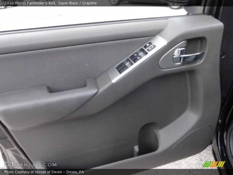 Door Panel of 2010 Pathfinder S 4x4