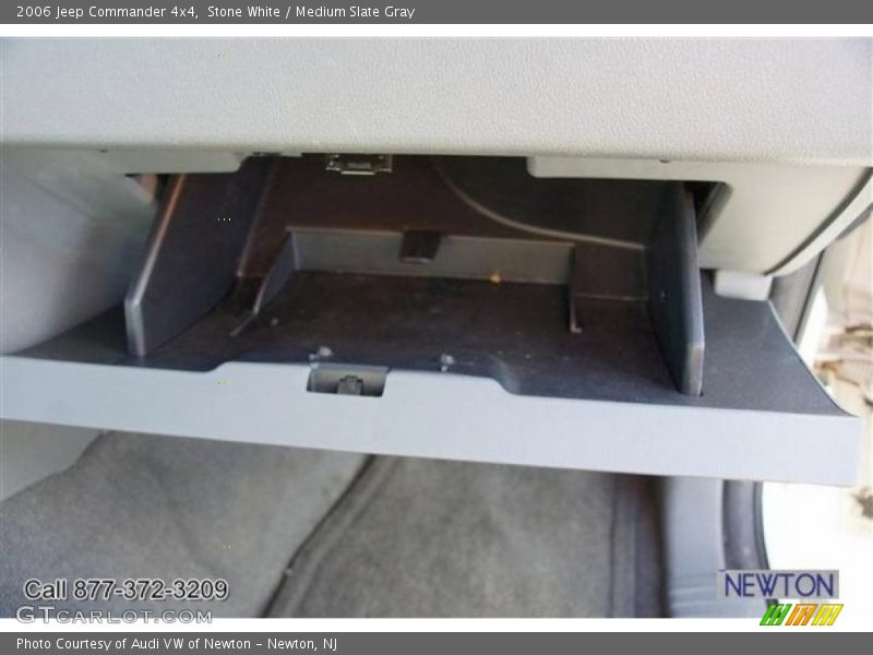 Stone White / Medium Slate Gray 2006 Jeep Commander 4x4