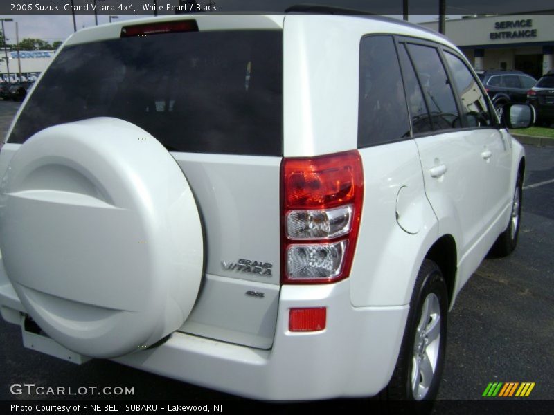 White Pearl / Black 2006 Suzuki Grand Vitara 4x4