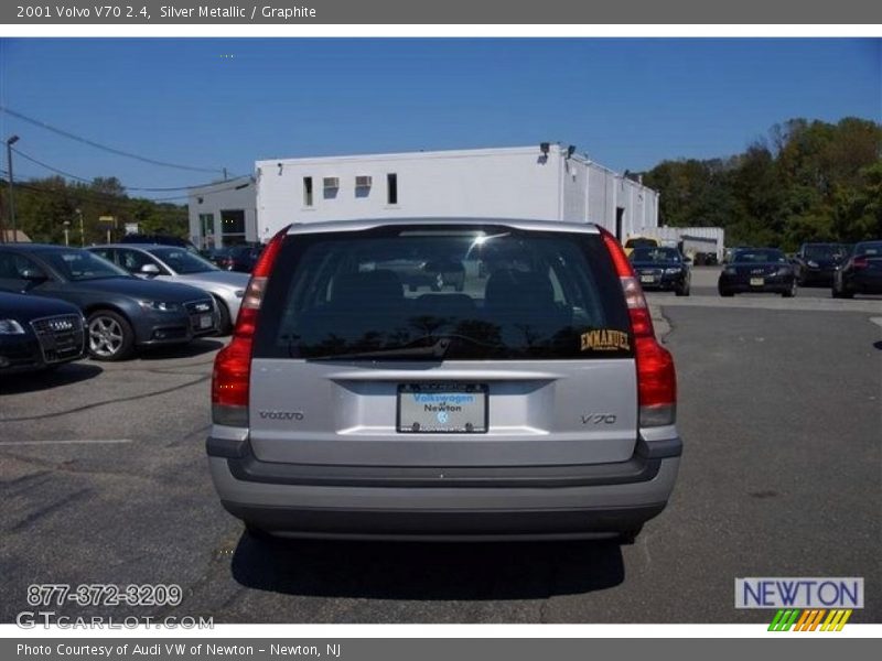 Silver Metallic / Graphite 2001 Volvo V70 2.4