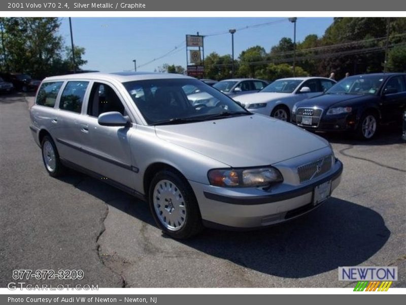 Silver Metallic / Graphite 2001 Volvo V70 2.4