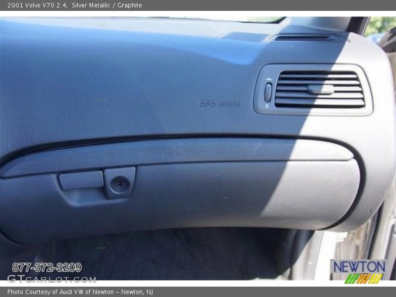 Silver Metallic / Graphite 2001 Volvo V70 2.4
