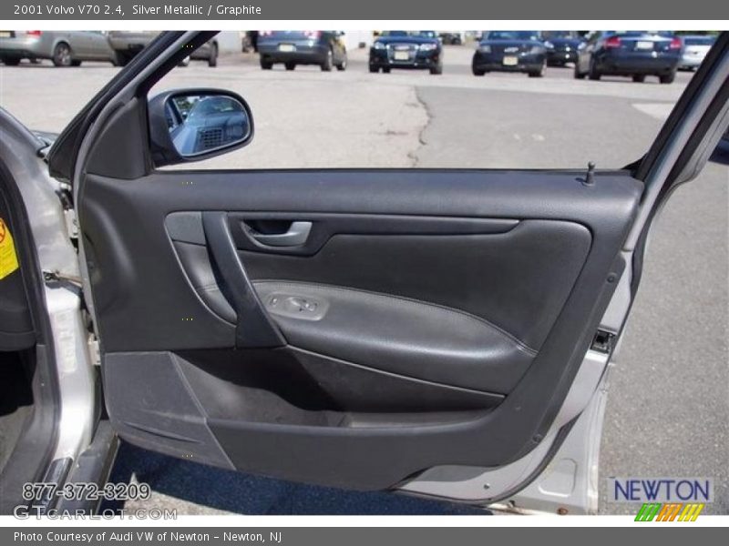 Silver Metallic / Graphite 2001 Volvo V70 2.4