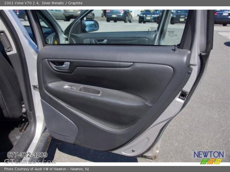 Silver Metallic / Graphite 2001 Volvo V70 2.4
