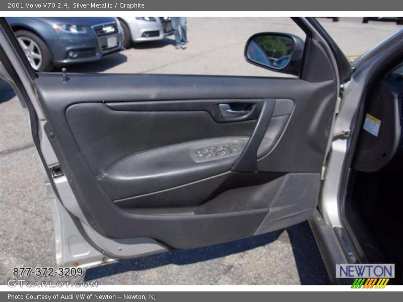 Silver Metallic / Graphite 2001 Volvo V70 2.4