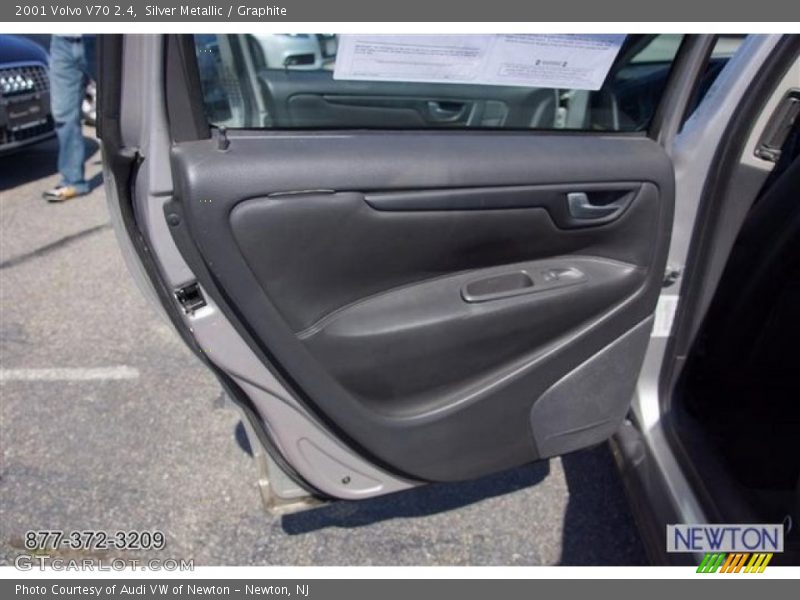 Silver Metallic / Graphite 2001 Volvo V70 2.4