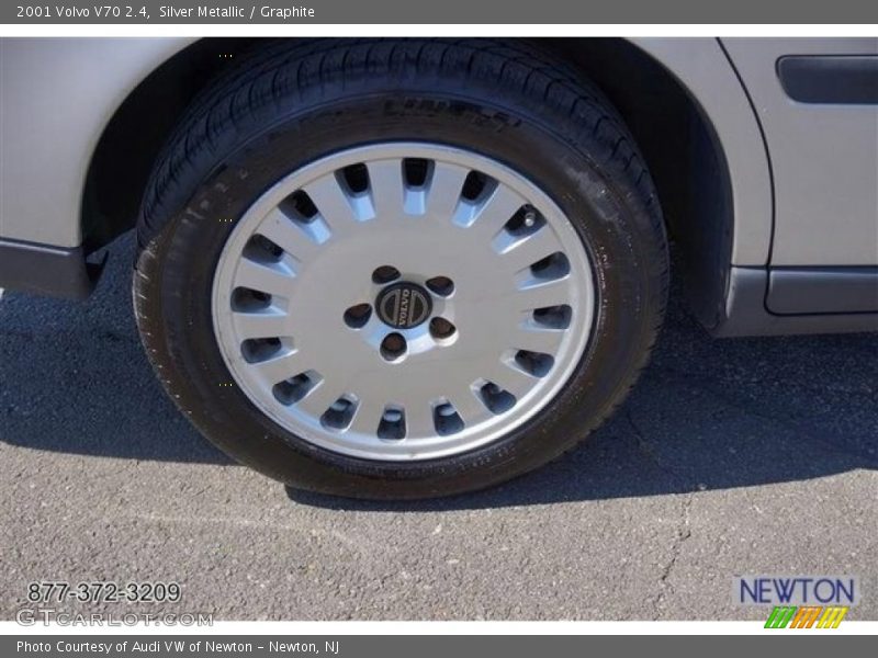 Silver Metallic / Graphite 2001 Volvo V70 2.4