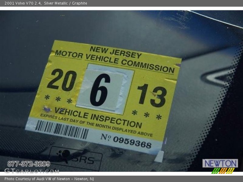 Silver Metallic / Graphite 2001 Volvo V70 2.4