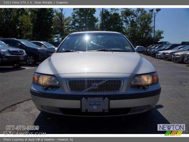 Silver Metallic / Graphite 2001 Volvo V70 2.4