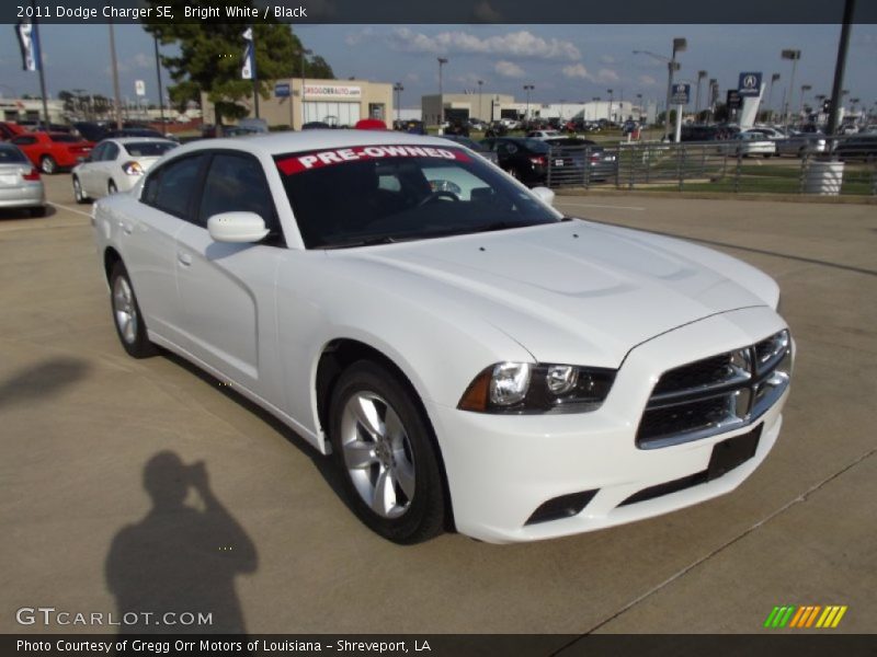 Bright White / Black 2011 Dodge Charger SE