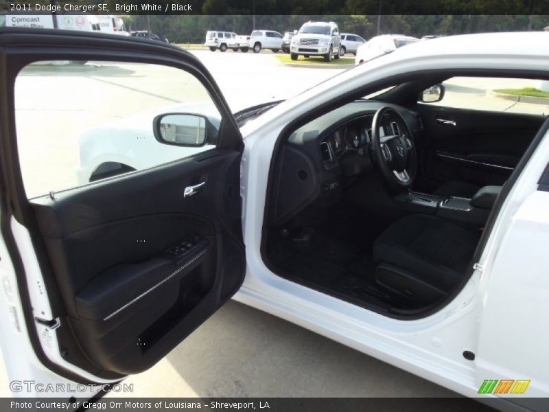 Bright White / Black 2011 Dodge Charger SE