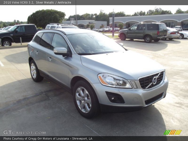 Silver Metallic / Anthracite 2010 Volvo XC60 3.2