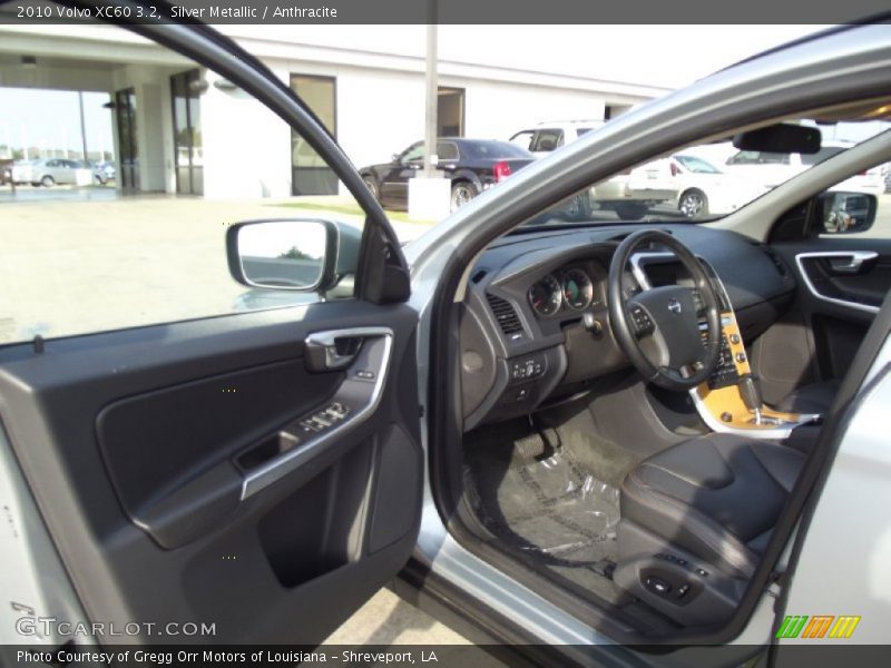 Silver Metallic / Anthracite 2010 Volvo XC60 3.2