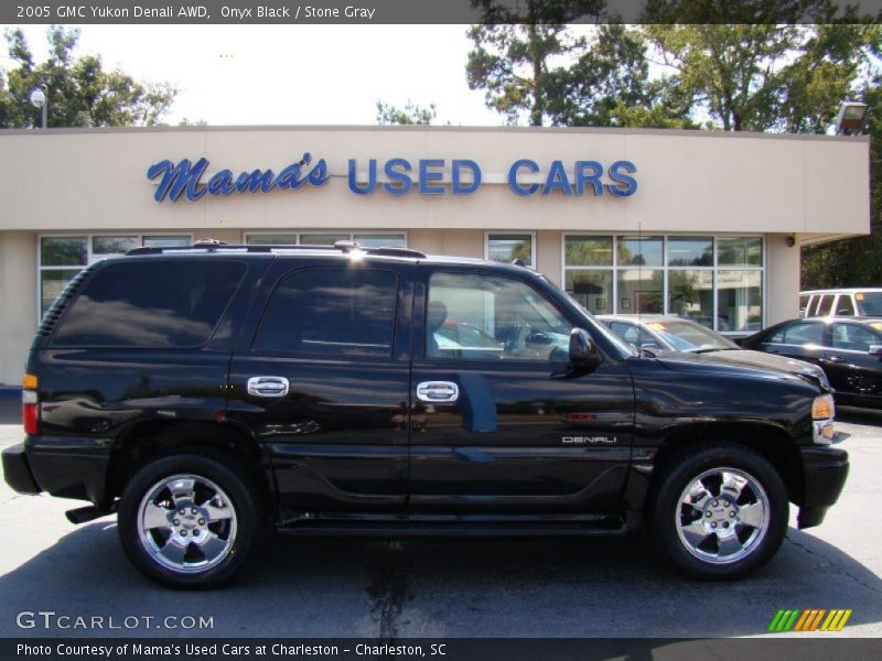 Onyx Black / Stone Gray 2005 GMC Yukon Denali AWD