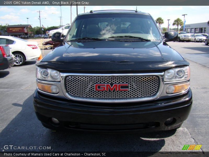 Onyx Black / Stone Gray 2005 GMC Yukon Denali AWD