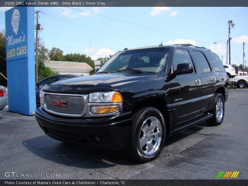 Onyx Black / Stone Gray 2005 GMC Yukon Denali AWD