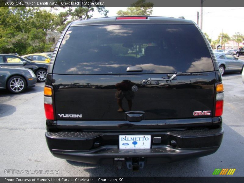 Onyx Black / Stone Gray 2005 GMC Yukon Denali AWD