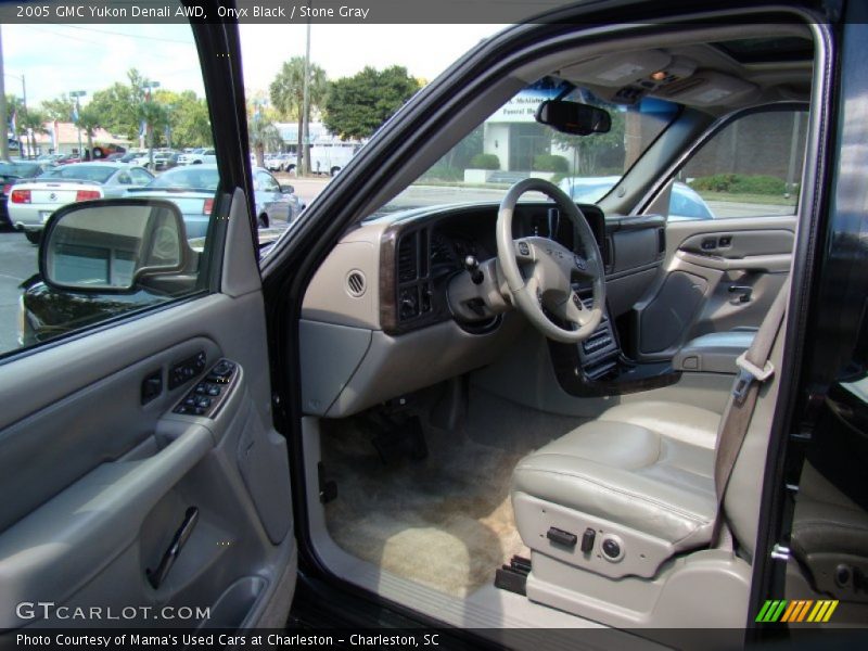 Onyx Black / Stone Gray 2005 GMC Yukon Denali AWD