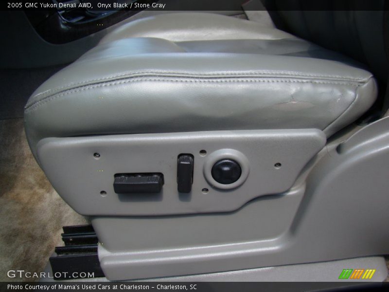 Onyx Black / Stone Gray 2005 GMC Yukon Denali AWD