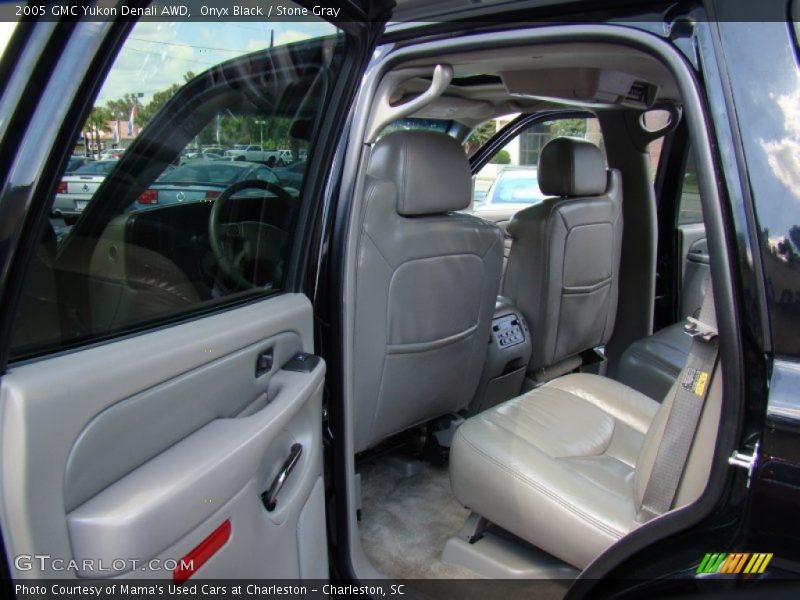 Onyx Black / Stone Gray 2005 GMC Yukon Denali AWD