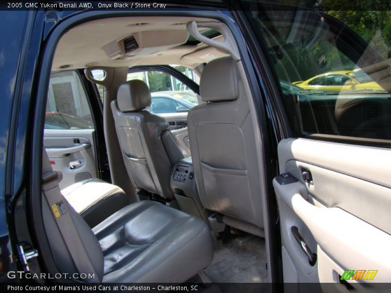 Onyx Black / Stone Gray 2005 GMC Yukon Denali AWD