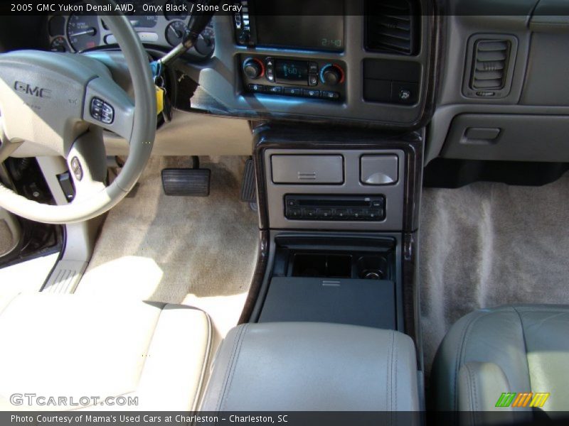 Onyx Black / Stone Gray 2005 GMC Yukon Denali AWD