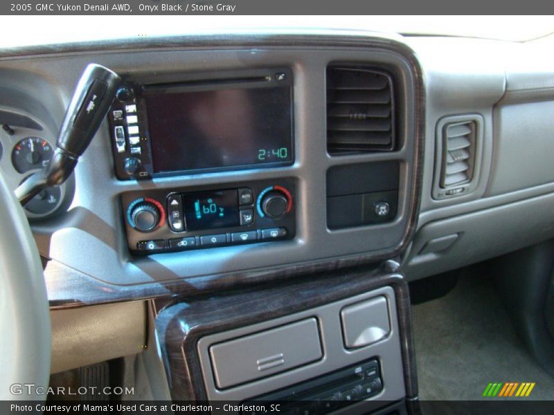 Onyx Black / Stone Gray 2005 GMC Yukon Denali AWD