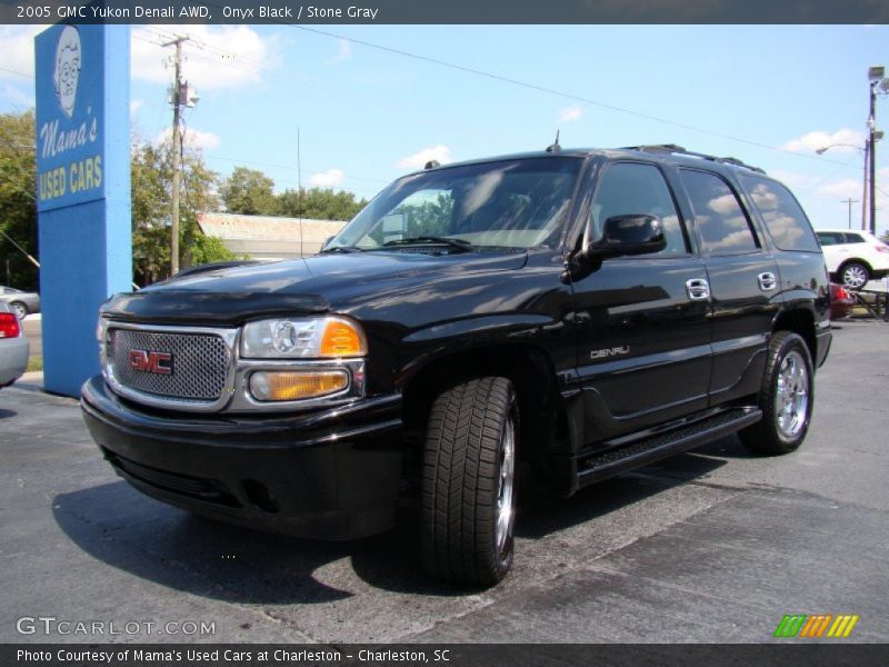 Onyx Black / Stone Gray 2005 GMC Yukon Denali AWD