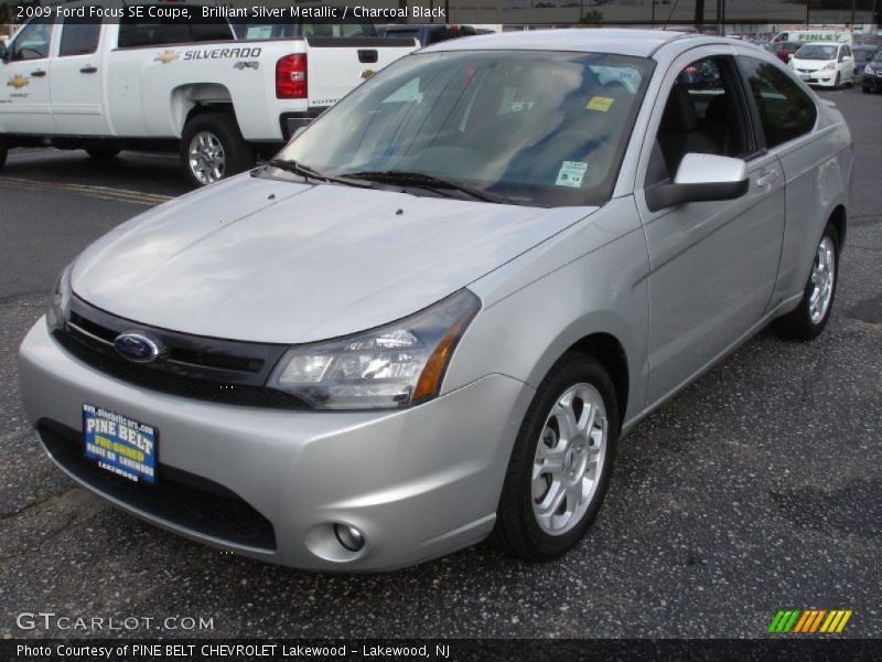 Brilliant Silver Metallic / Charcoal Black 2009 Ford Focus SE Coupe