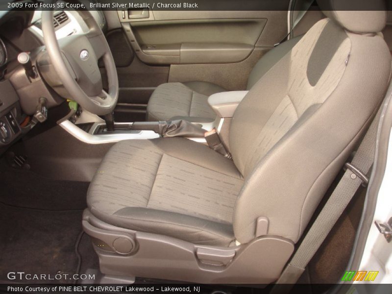 Brilliant Silver Metallic / Charcoal Black 2009 Ford Focus SE Coupe