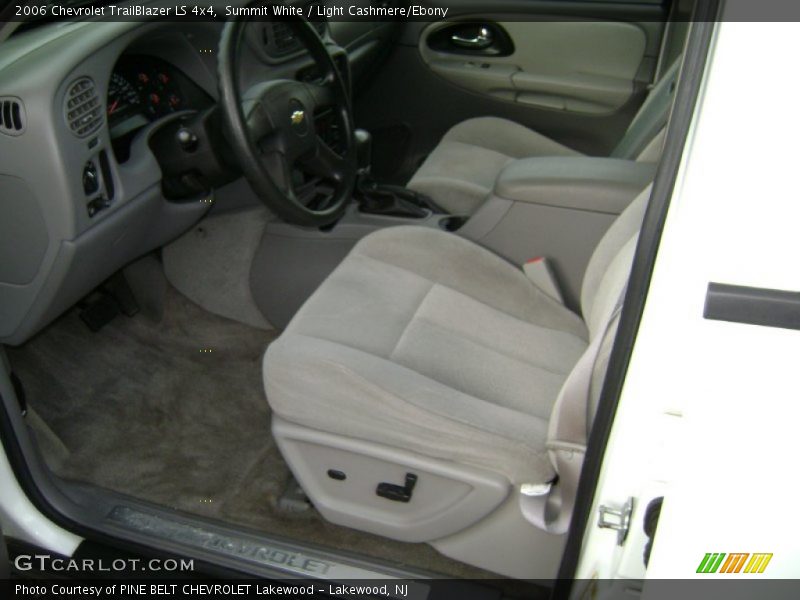 Summit White / Light Cashmere/Ebony 2006 Chevrolet TrailBlazer LS 4x4